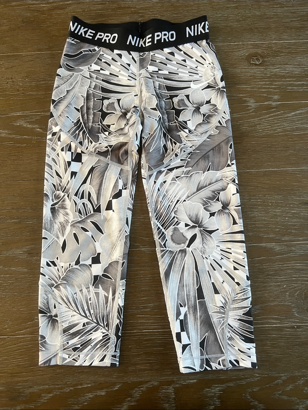Nike Black & White Tropical Print Crop Leggings